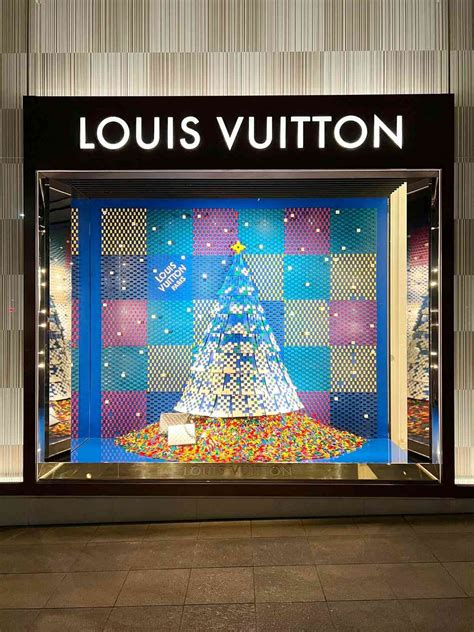 Louis Vuitton: Louis Vuitton Collaborates With Master LEGO